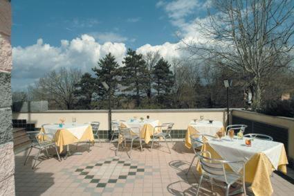 Hotel Kristall Loiano Buitenkant foto