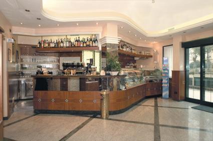 Hotel Kristall Loiano Buitenkant foto