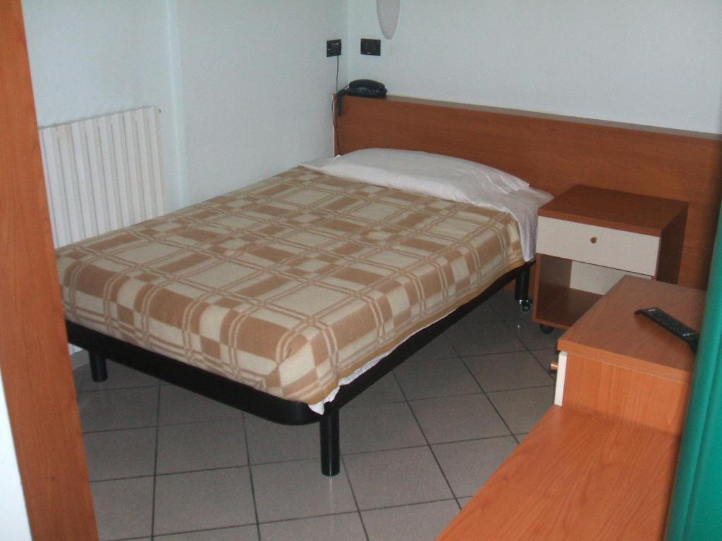 Hotel Kristall Loiano Kamer foto