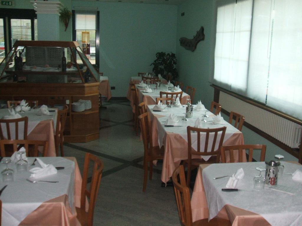 Hotel Kristall Loiano Buitenkant foto