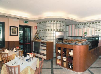 Hotel Kristall Loiano Buitenkant foto